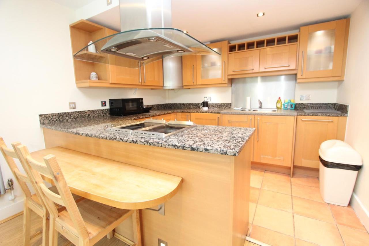 Lovely 2 Bedroom Apartment With Amazing Views In E14 Londra Dış mekan fotoğraf