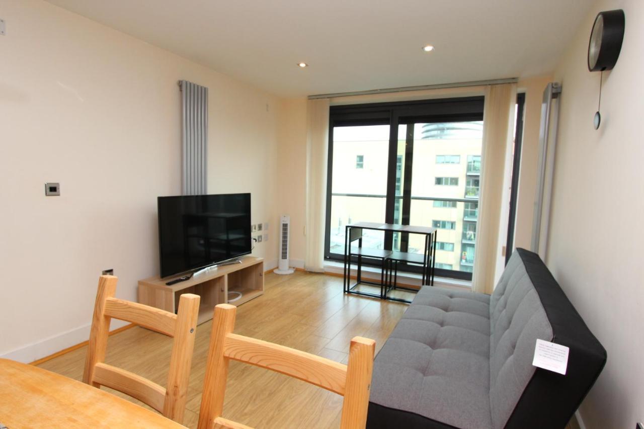 Lovely 2 Bedroom Apartment With Amazing Views In E14 Londra Dış mekan fotoğraf